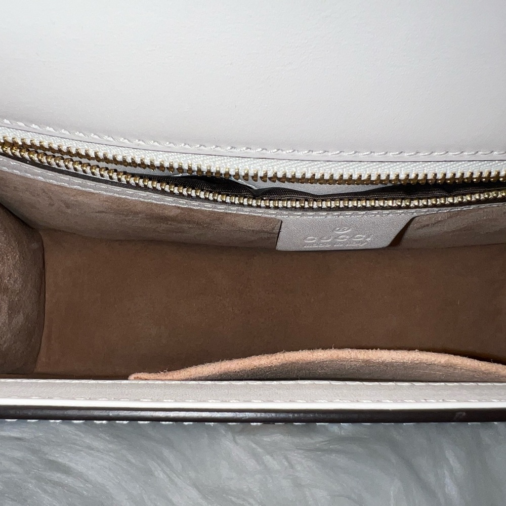 Gucci white small sylvie bag with stripes ribbon. - Picture 7 of 10